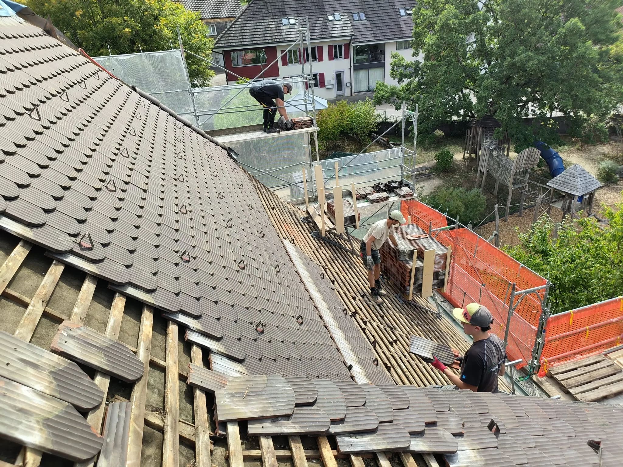 Das Dach beim Abdecken, Lupsingen