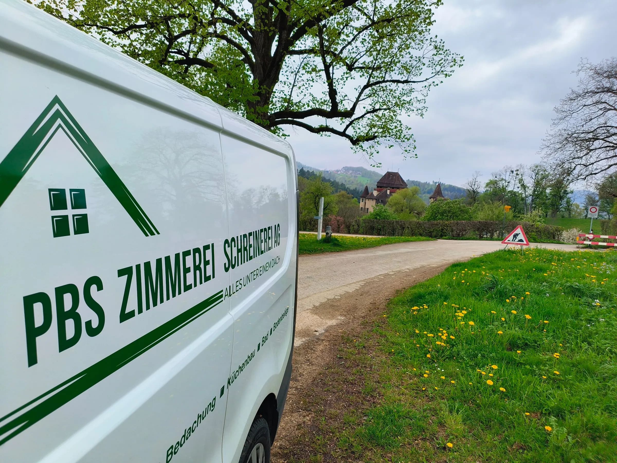 Unser Firmenwagen beim Schloss Wildenstein, Bubendorf