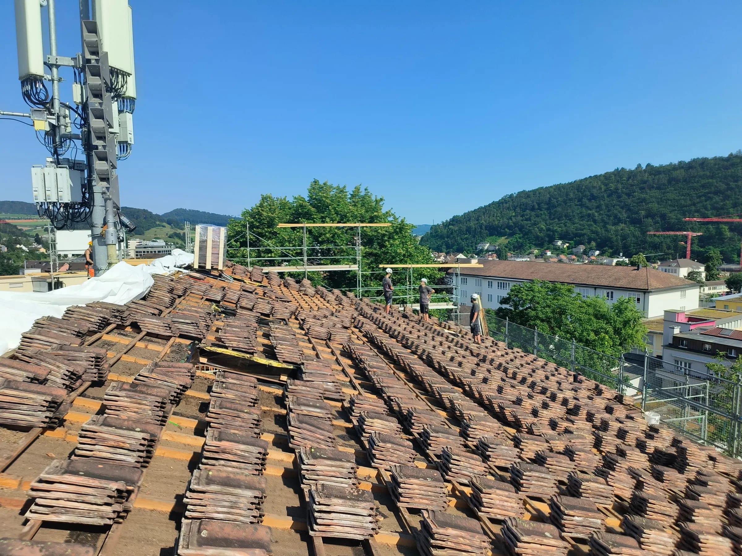 Das Dach des Schulhauses während der Sanierung, Liestal
