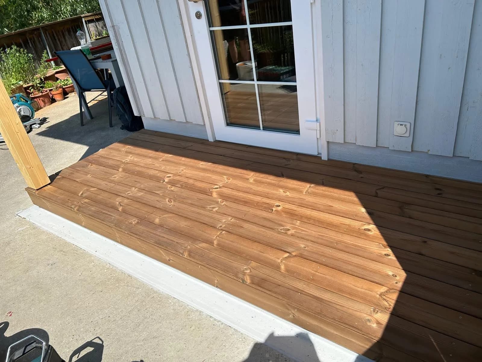 Die neue Terrasse beim Hauseingang, Niederdorf