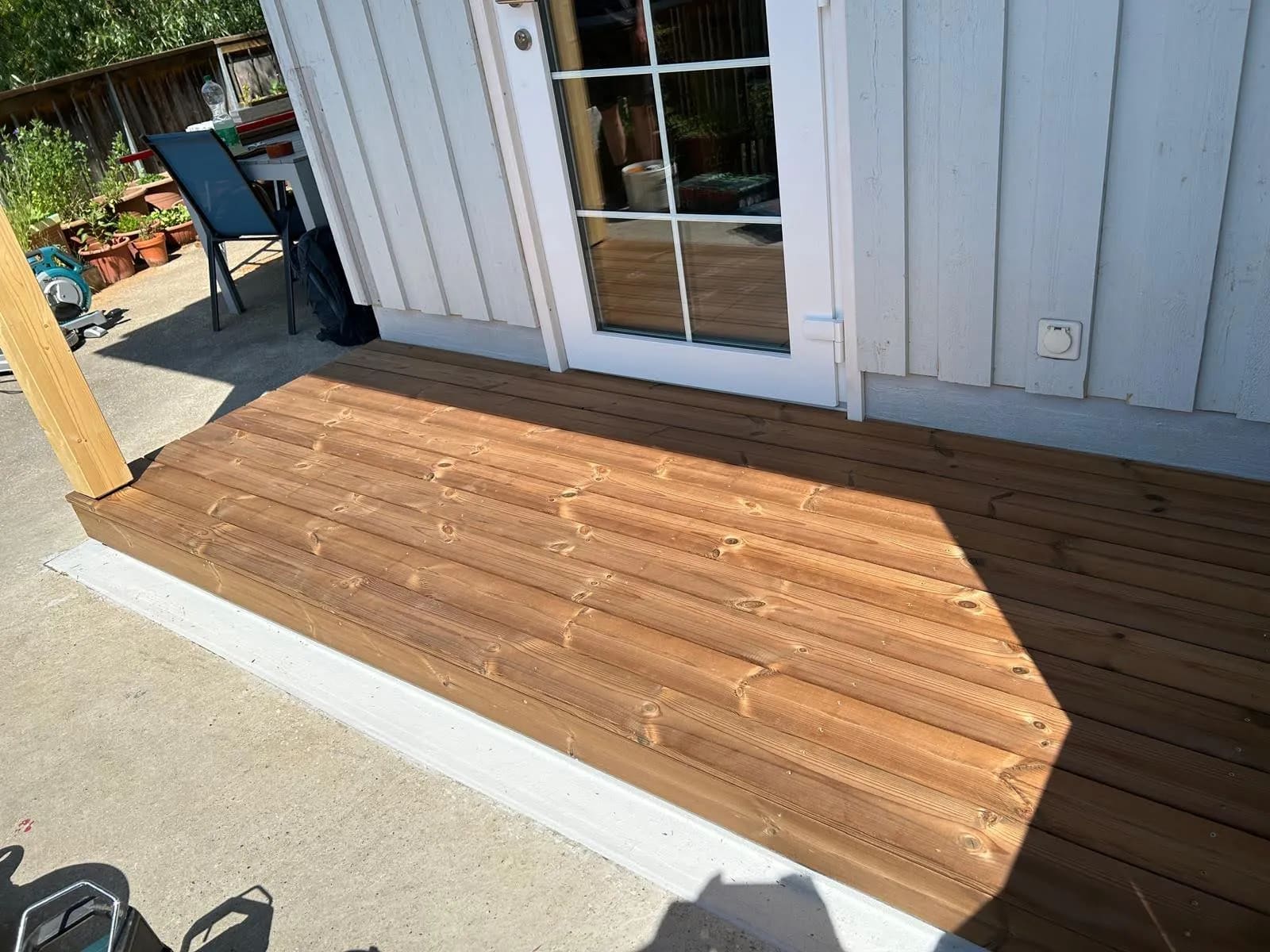 Die neue Terrasse beim Hauseingang, Niederdorf