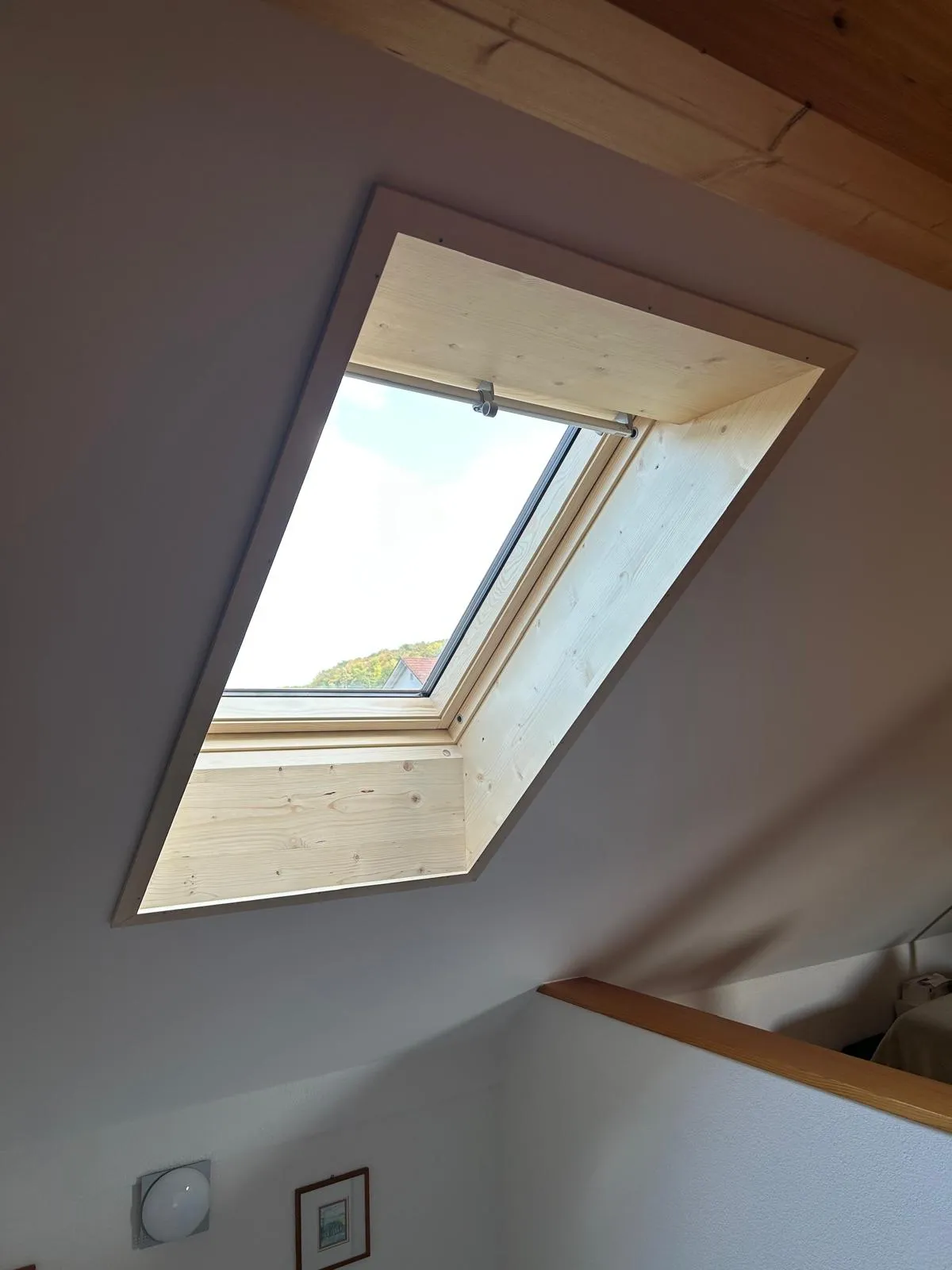 Blick durch das neue Dachfenster, Lupsingen
