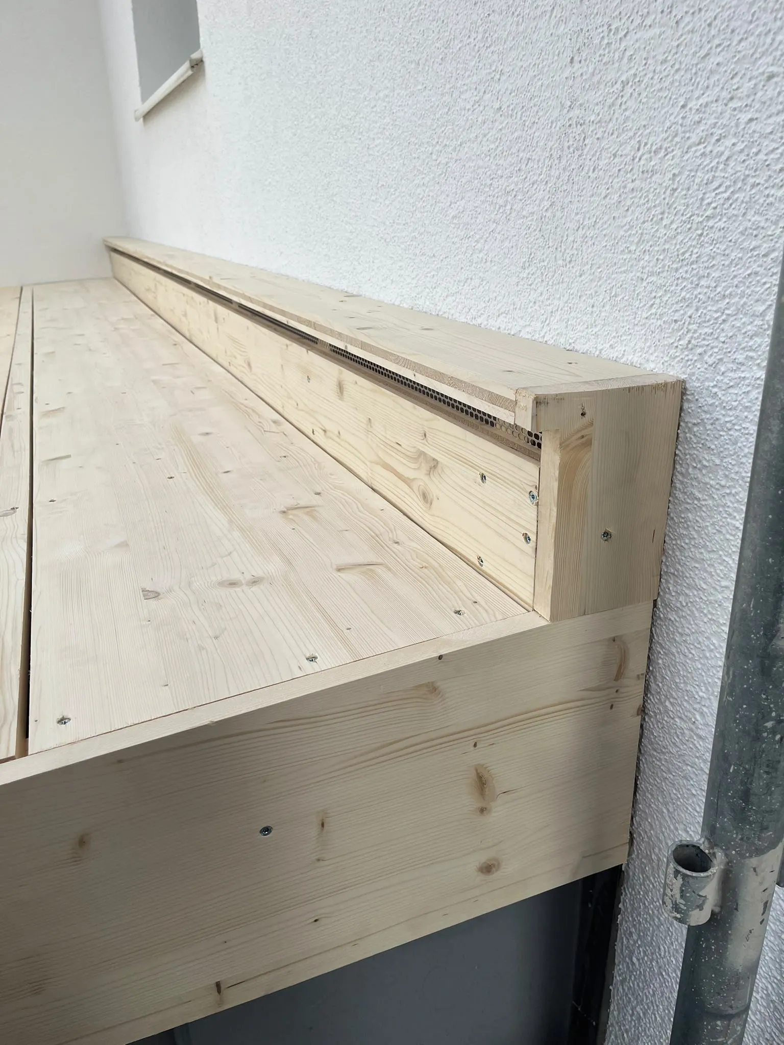 Der neue Abschluss am Rand des Vordachs, Liestal