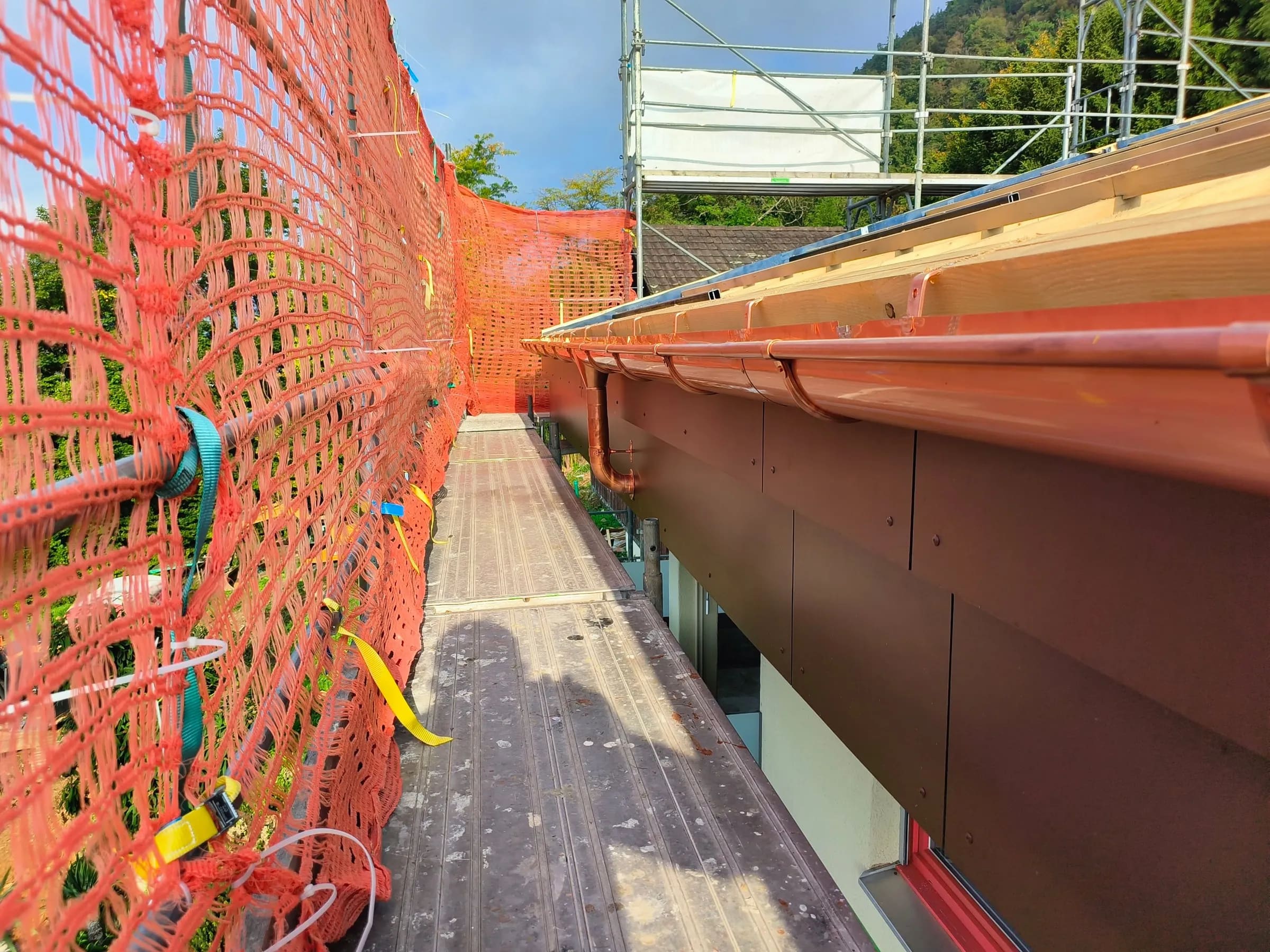 Neue Dachrinne, vom Gerüst aus gesehen, Liestal