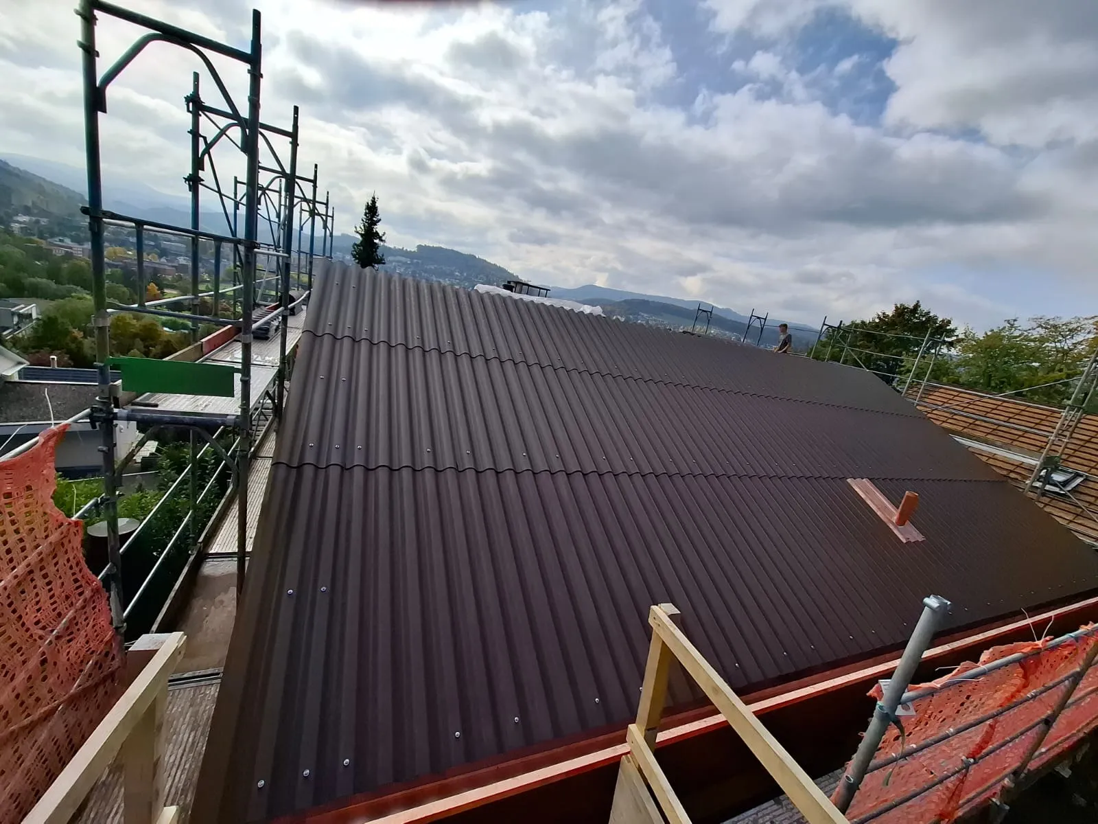 Neu eingedeckt mit Eternit-Wellplatten, Liestal